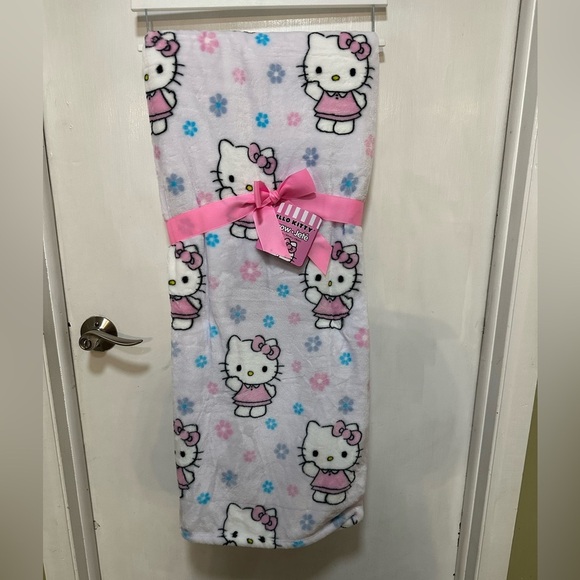 Sanrio Other - **CLOSE OUT!!! **NWT! HELLO KITTY WITH PINK BOW SPRING FLORAL THROW BLANKET